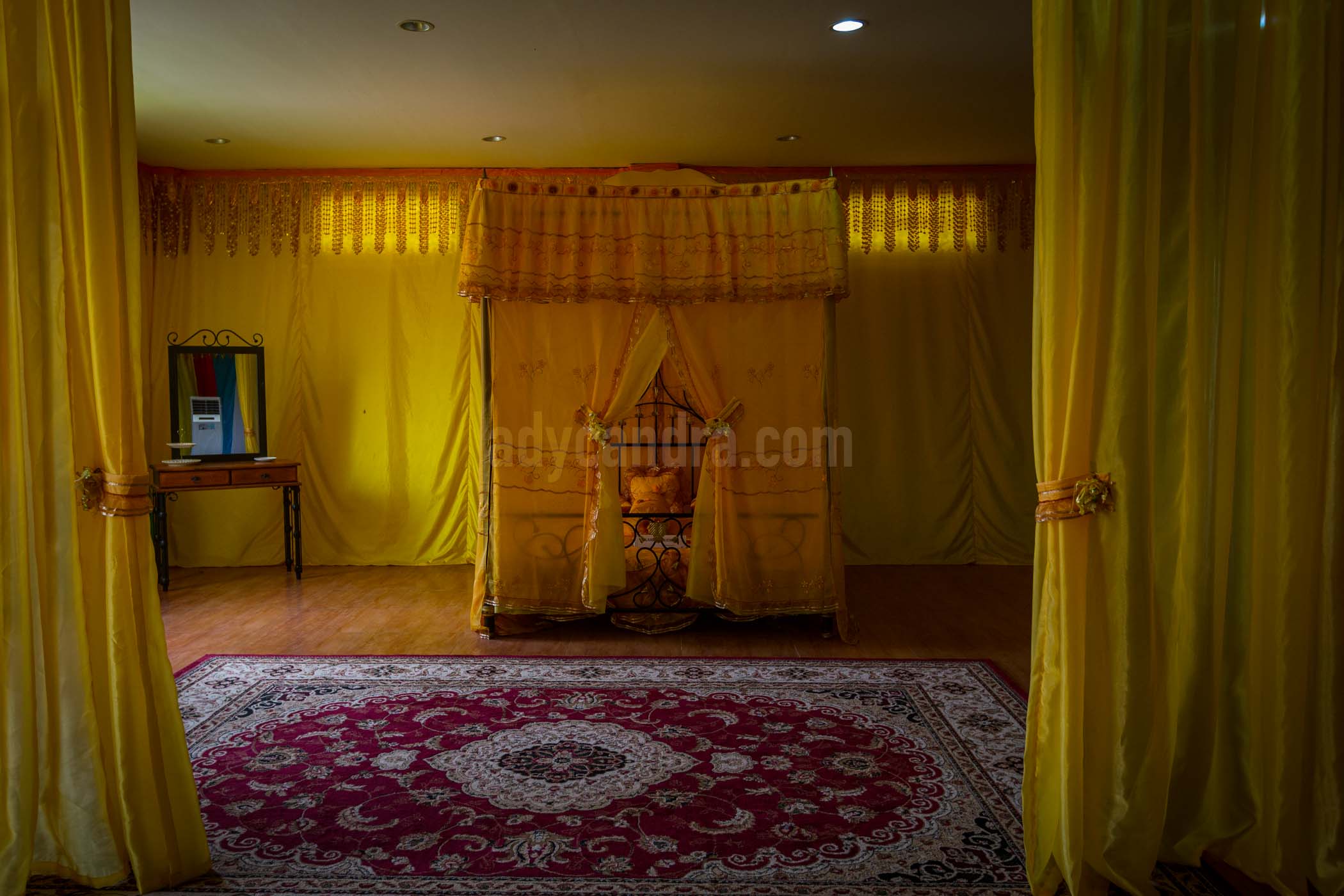 Pelalawan Sultans Bedroom is dominated with yellow color as symbol holiness and greatness.In malay government, the yellow color used by sultan and his family